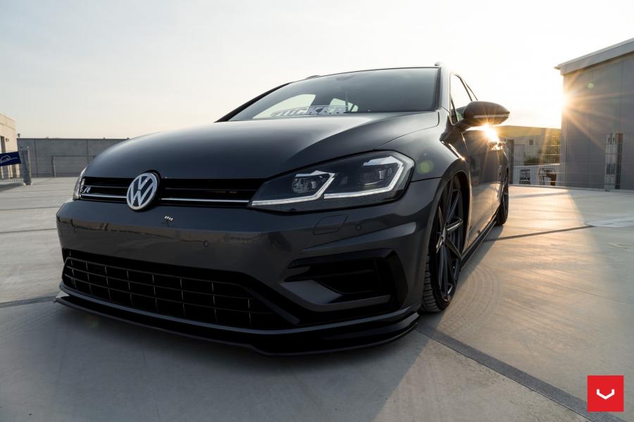  Volkswagen Golf R Estate on Vossen Wheels (VFS-10) 2017 года  (фото 19 из 30)